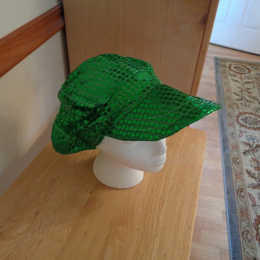 GREEN SEQUIN CAP BY AMSCAN, INC.